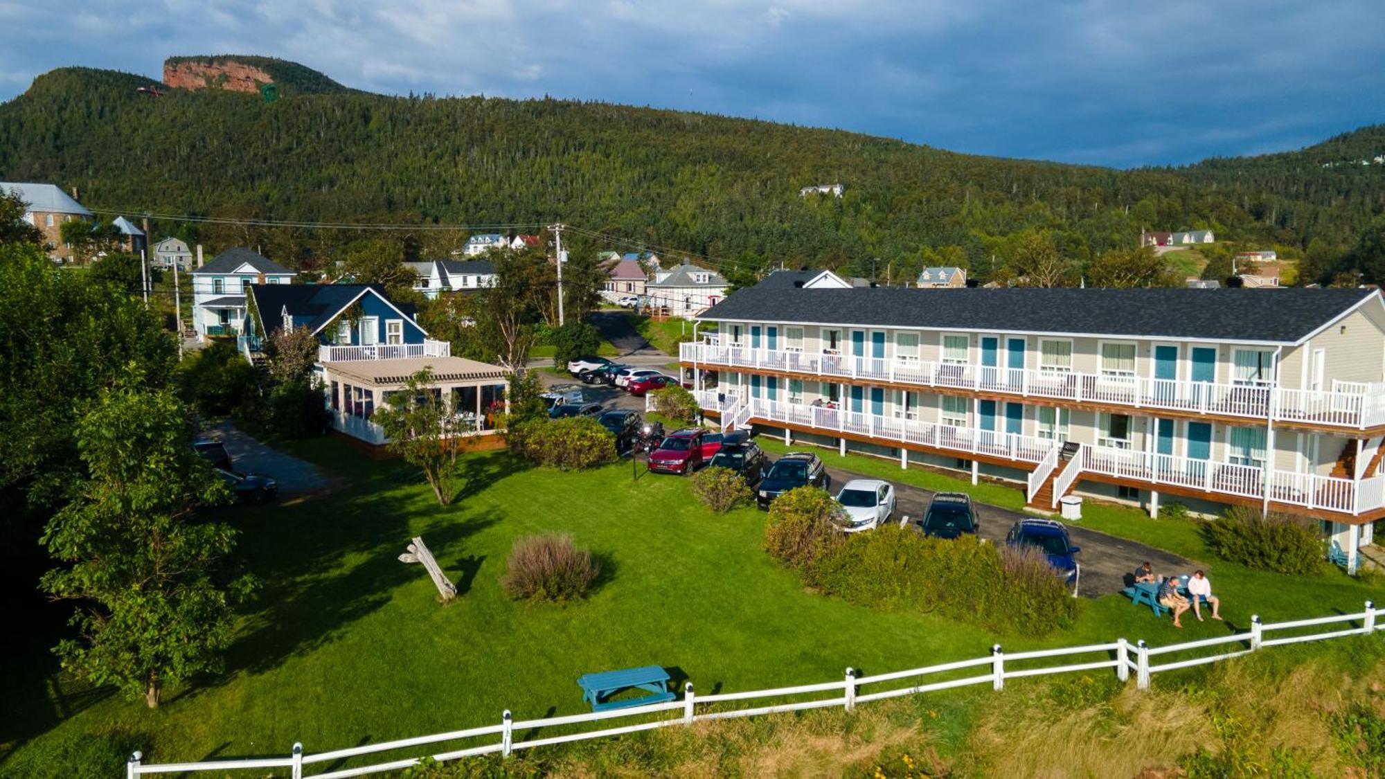 Hotel Les Trois Soeurs Perce Eksteriør billede